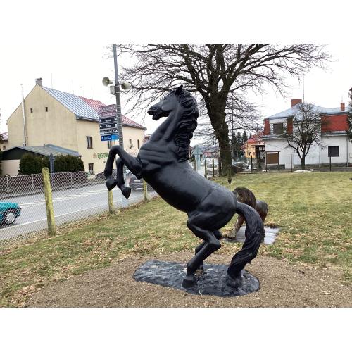 Bronzová socha-Kůň na zadních