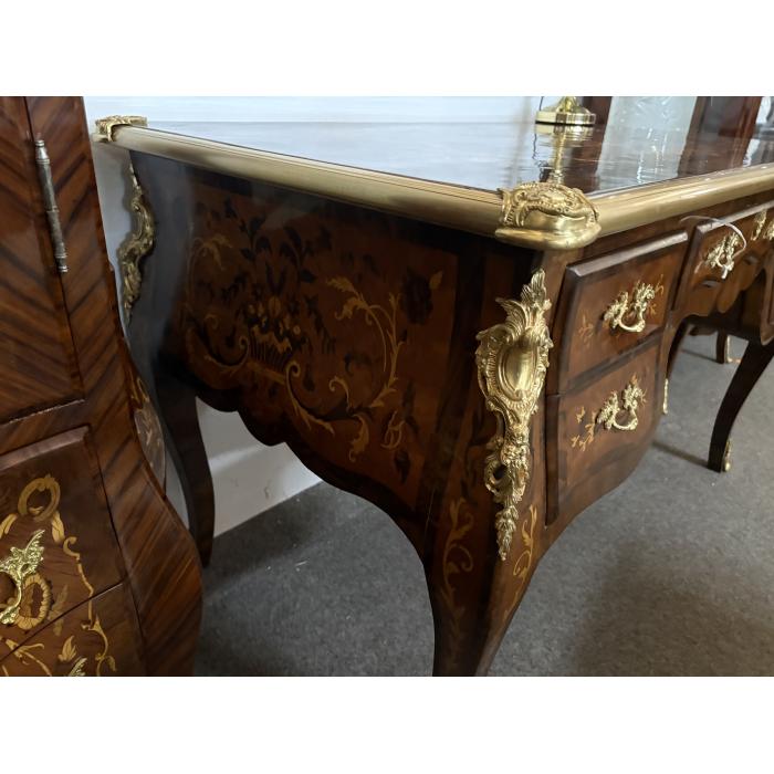 Zámecký barokní stůl s bronzem a intarzii