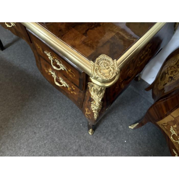 Zámecký barokní stůl s bronzem a intarzii