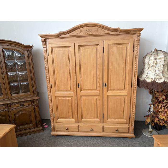 Rustikální šatní skříň d 169cm Světla