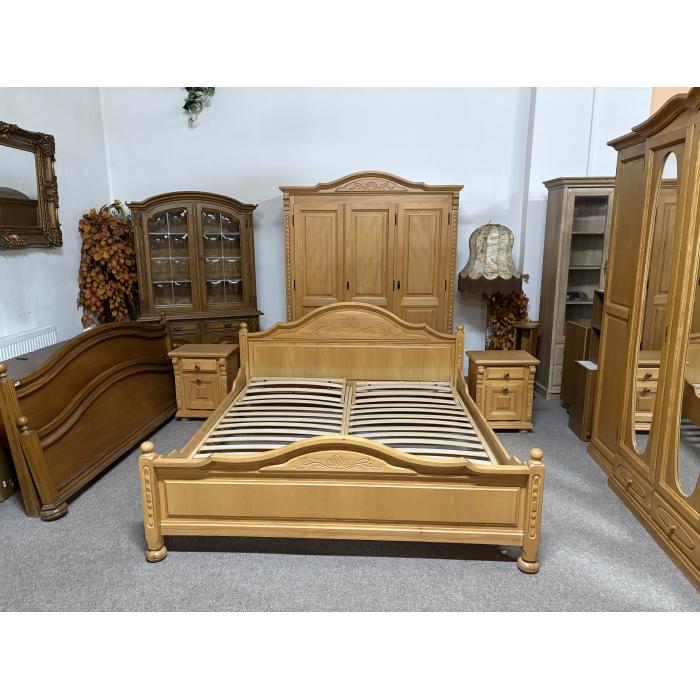 Rustikální noční stolek světlí