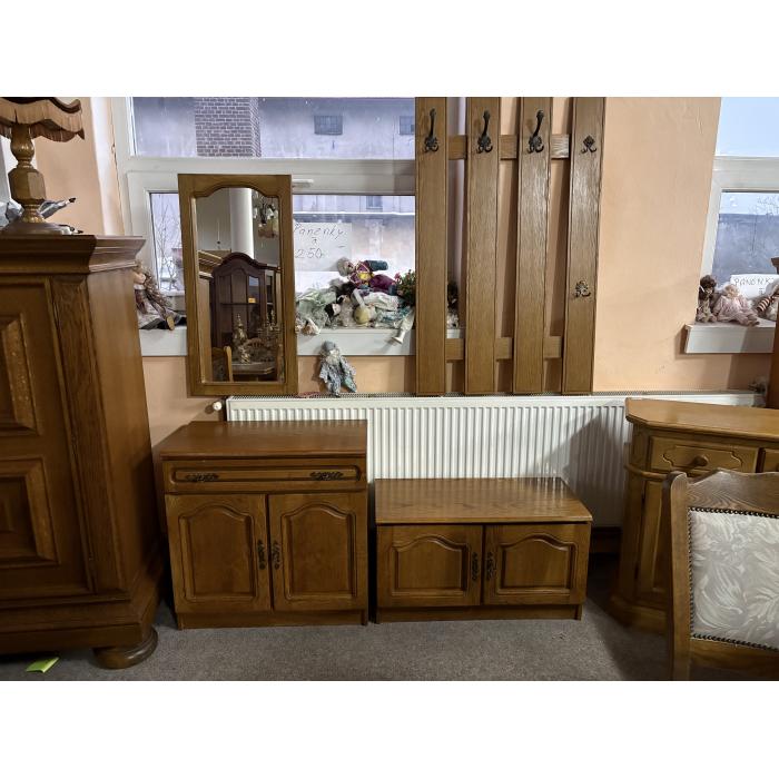 Rustikální předsíňová stěna