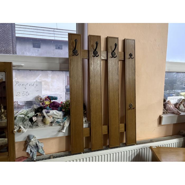 Rustikální předsíňová stěna