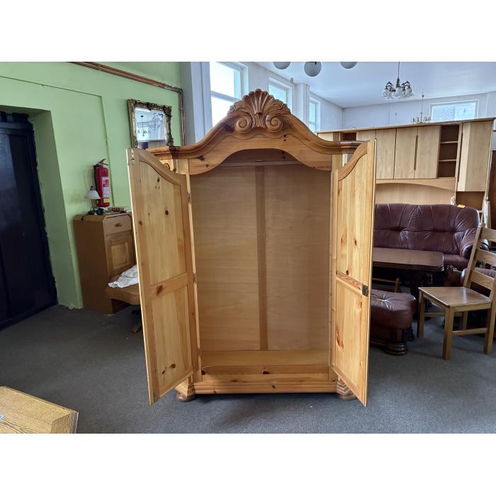 Rustikální šatní skříň D 133 světla