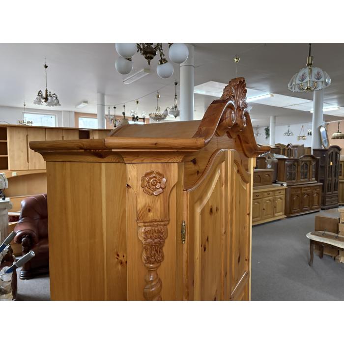 Rustikální šatní skříň D 133 světla