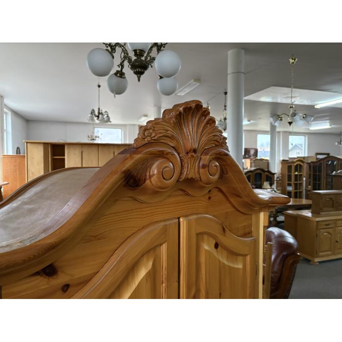 Rustikální šatní skříň D 133 světla