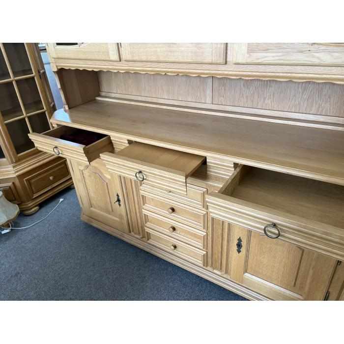 Celo masivni vitrína d206