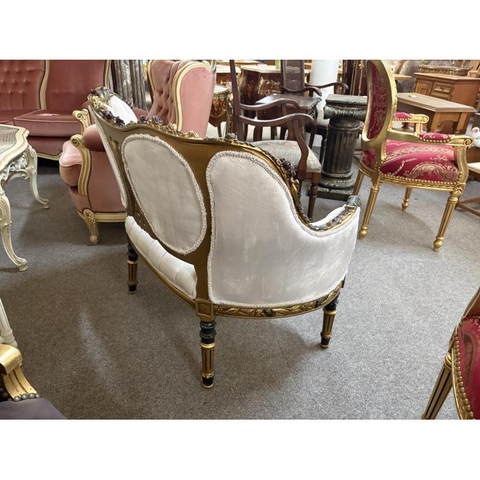 Zámecké řezbované sofa